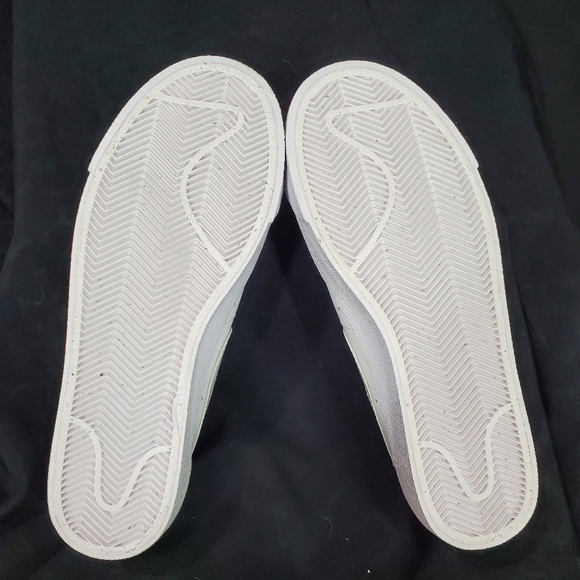 Nike Blazer Low '77 ' White Flat Pewter' DA4074-110 5.5Y Boys Only Tried On - Picture 13 of 13